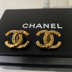 💗AUTHENTIC GOLD CHANEL CLIP EARRINGS 💗